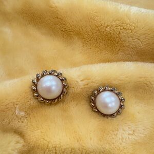 Vintage pearly earrings